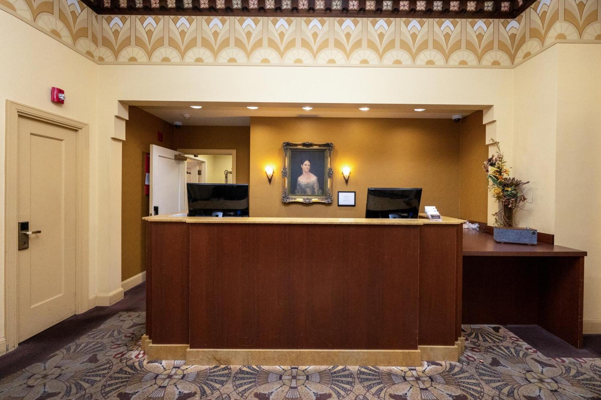 The Baroness Hotel Seattle Ngoại thất bức ảnh