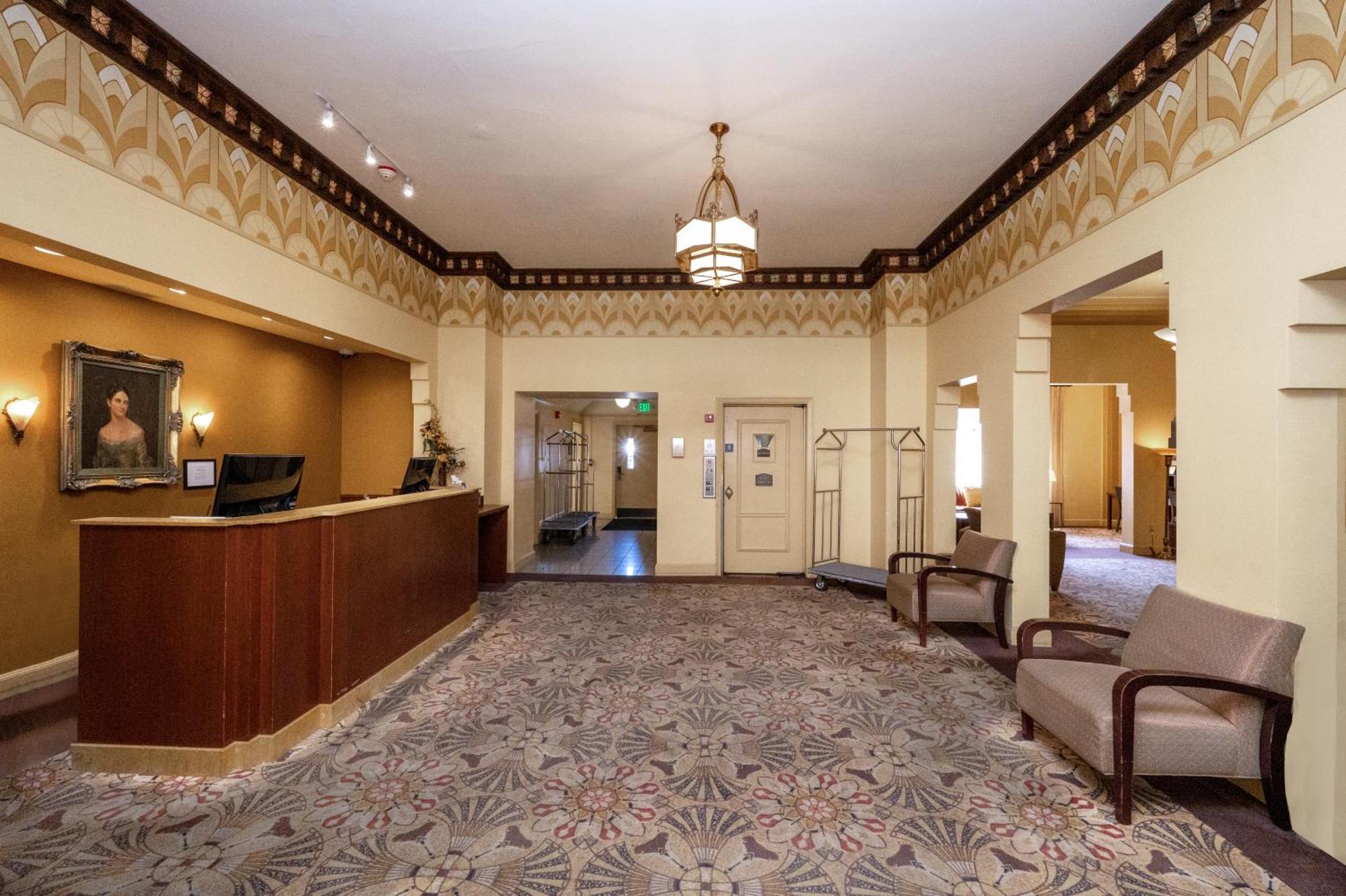 The Baroness Hotel Seattle Ngoại thất bức ảnh