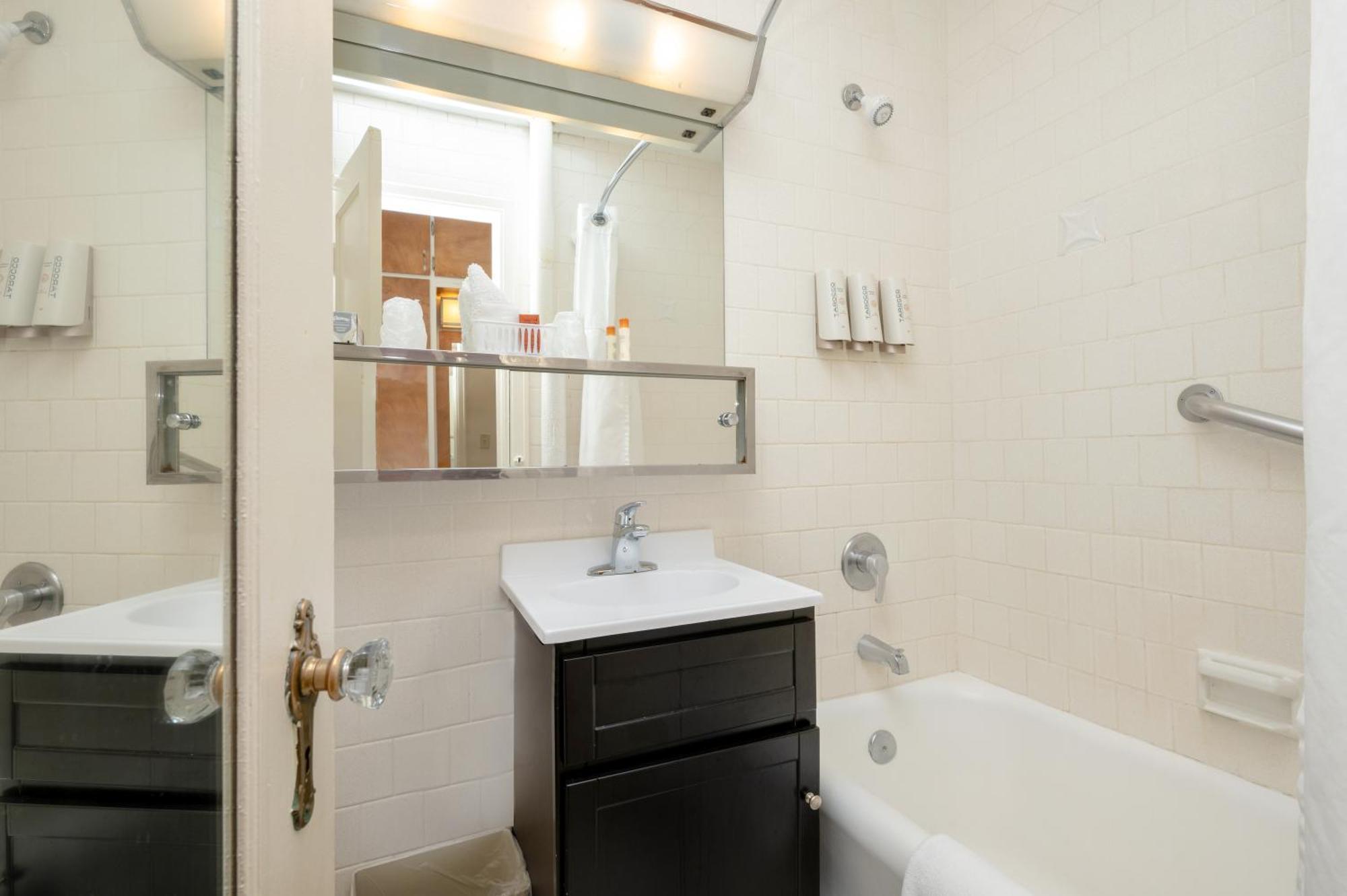 The Baroness Hotel Seattle Ngoại thất bức ảnh