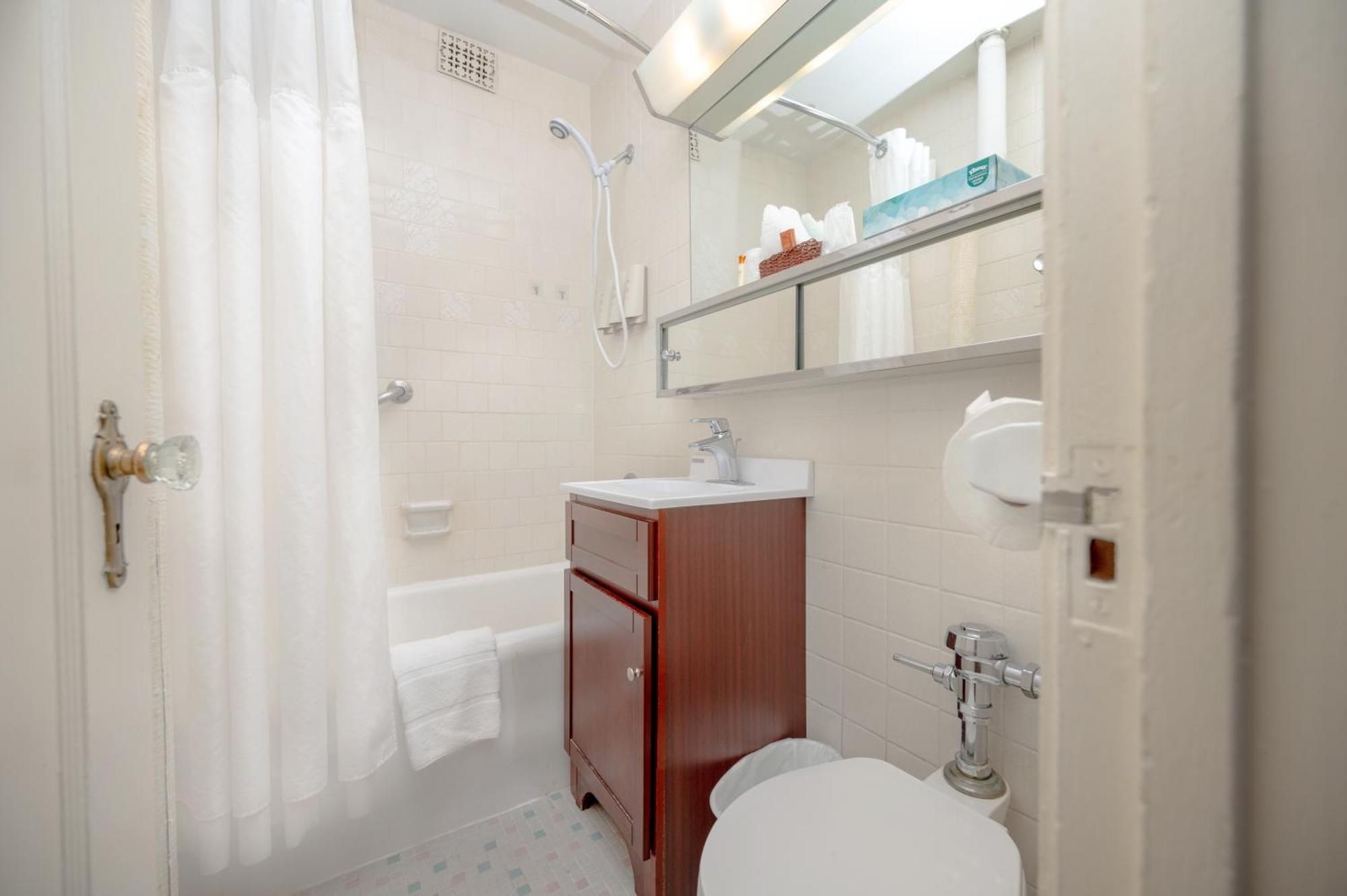 The Baroness Hotel Seattle Ngoại thất bức ảnh